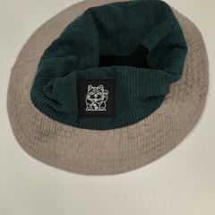 Čepice groen, beige, jak nahlášeno Stad Hasselt pomocí iLost