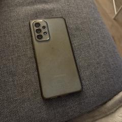 Licht blauwe Samsung met glitterhoesje، كما تم الإبلاغ عنه عبر iLost