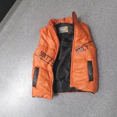 ボディウォーマー oranje , kinder がiLostで IKEA Heerlen によって報告されました