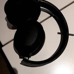 Productes electrònics & Auriculars Zwart, segons ha informat Campus Den Haag mitjançant iLost