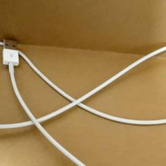 Usb c cable White, como reportado por Mövenpick Hotel Amsterdam City Centre utilizando o iLost