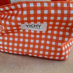 Koelzak koeltas oranje vichy, segundo informou Regio Limburg - Leuven usando iLost