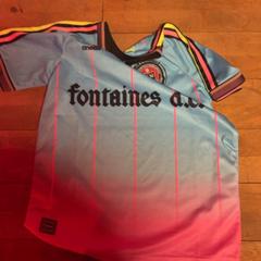 Chemise shirt, a été signalé par KABUL à GoGo / Teatro utilisant iLost