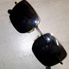 نظارات شمسية، كما تم الإبلاغ عنه بواسطة Qbuzz DMG عبر iLost