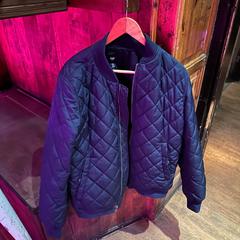 Jacket, som rapportert av Club Nyx/Exit Café ved bruk av iLost