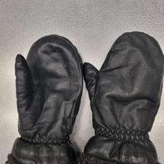 Gloves, as reported by IKEA Haparanda using iLost