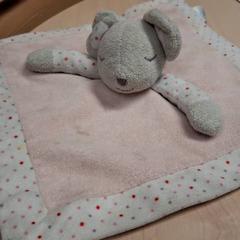 Plyšová facka, jak nahlášeno IKEA Grenoble pomocí iLost