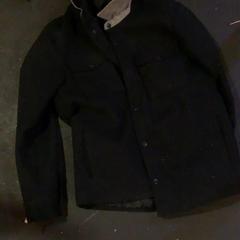 재킷, iLost를 사용하여 Café Leentje에 보고됨