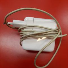 Laptop charger, zoals gemeld door UvA REC met iLost