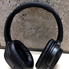 Headphones, as reported by Arriva Oost-Brabant using iLost