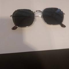 Slnečné okuliare Zilverkleurig montuur, ako bolo nahlásené TivoliVredenburg pomocou iLost