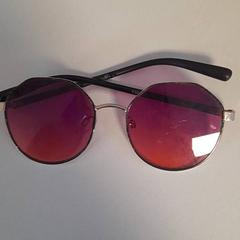 Sunglasses Paars, as reported by Dolfinarium using iLost