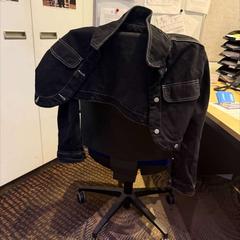 Jacket zwart, kort jasje, as reported by Haven Hotel Rotterdam using iLost