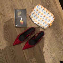 Sarok, Könyv & Wc táska, amint azt Van der Valk Hotel Amsterdam Zuidas az iLost segítségével jelentette.