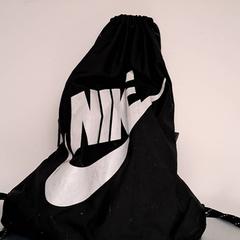 Bag Svart vit, som rapportert av Keolis Lund ved bruk av iLost