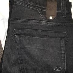 Spodnie jeansowe, zgłoszono przez Van der Valk Hotel Tiel przy użyciu iLost