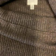 セーター Brown がiLostで MEININGER Hotel Brussels City Center によって報告されました