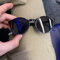 Zonnebril, amint azt az iLostnak jelentették.