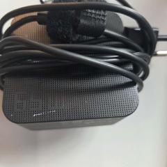 Carregador de portátil, como reportado por Padualaan 101 utilizando o iLost