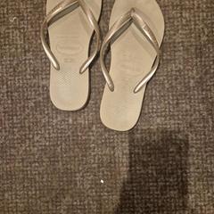 Sandály, jak nahlášeno Van der Valk Hotel Apeldoorn - De Cantharel pomocí iLost