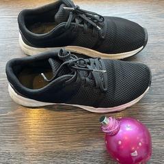 Obuv & Parfém, jak nahlášeno WestCord Hotel Eindhoven pomocí iLost