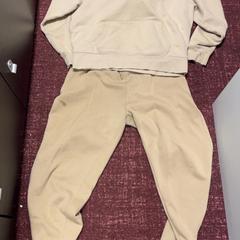 Ruházat, amint azt ibis Styles Rotterdam Ahoy az iLost segítségével jelentette.