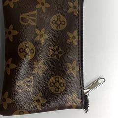 Pénztárca - Molulon, amint azt Centraal magazijn az iLost segítségével jelentette.