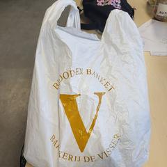 Plastpåse wit met broek, rapporterat av Connexxion Zeeland med iLost