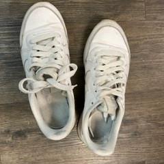 Women's shoes, as reported by Inntel Hotels Amsterdam Centre using iLost