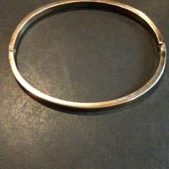 Bracelet, a été signalé par TivoliVredenburg utilisant iLost