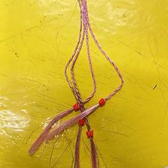 Gancho de cabelo Rose avec des papillon, como reportado por IKEA Lille utilizando o iLost