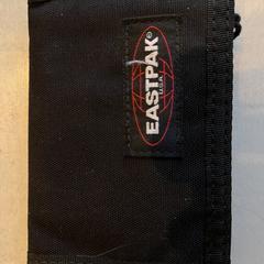 portemonnee eastpak, iLost'a bildirildiği gibi