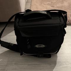 Zwarte tas met camera, segons s'ha informat a iLost