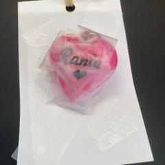 Pendant roze, naam  Rania, amint azt Regio West-Vlaanderen az iLost segítségével jelentette.
