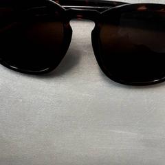 Occhiali da sole Bruin, come riportato da Arriva Friesland / Groningen utilizzando iLost