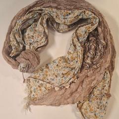 Sjaal bloemenprint, zoals gemeld door TheaterHangaar met iLost