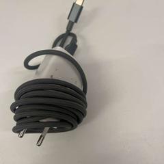 Laddare USB C, rapporterat av BANKS Antwerp med iLost