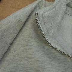 パーカー Gris がiLostで IKEA Valladolid によって報告されました