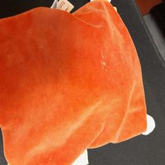 Peluche pulseira orange, como reportado por TCL utilizando o iLost
