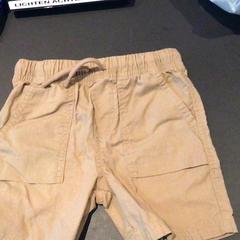 Szorty, zgłoszono przez Van der Valk Hotel Amsterdam Zuidas przy użyciu iLost