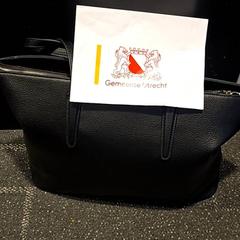 Bolsa de ombreiro, segundo informou Gemeente Utrecht usando iLost