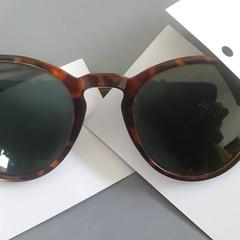 Ulleres - Zonnebril bruin, segons ha informat Centraal magazijn mitjançant iLost