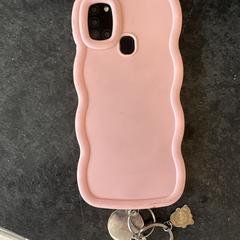 Smartphone in pink case, as reported to iLost