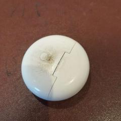 İLost kullanarak TCL tarafından bildirildiği gibi Airpod'lar durumda blanc