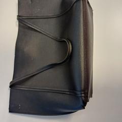 Handtas zwart, segons ha informat HU Amersfoort mitjançant iLost