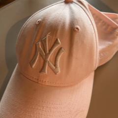 Keps Yankees lichtroze, rapporterat av Familiepark Drievliet med iLost
