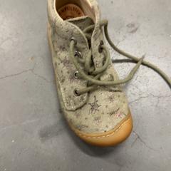 Cipő schoen rechts, amint azt IKEA Duiven az iLost segítségével jelentette.