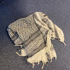 Sjaal, gisa salatu by Gebo Tours iLost erabiliz