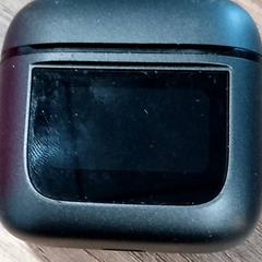 Hodetelefonetui Noir Thomson, som rapportert av CARS HANGARD ved bruk av iLost