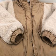 Jas beige et doudou, zoals gemeld door IKEA Liège met iLost